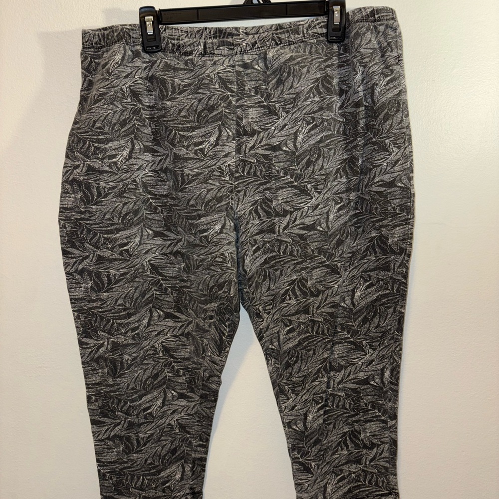 Gray Patterned women’s Ellos shorts 22/24